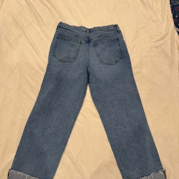 Universal Thread - Picture 2 of 3